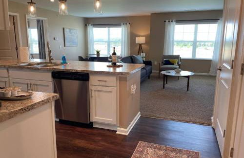 Retreat At The Charles Fast WiFi WasherDryer - Foto 9