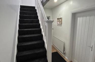 Spaghetti House 6 Bedroom with Large Off-Road Driveway Great for Crews in Vicinity of Starcity and City Centre - Foto 19