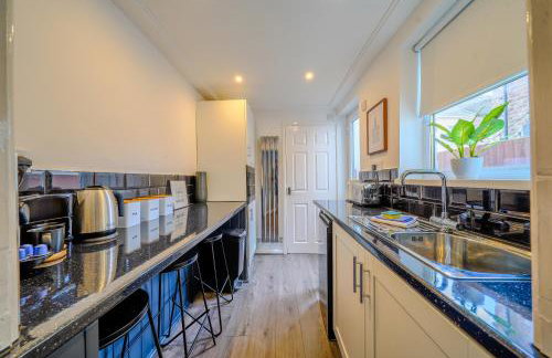 Stunning 1 Bedroom 4 Guest Flat by Anfield Stadium - Photo 6