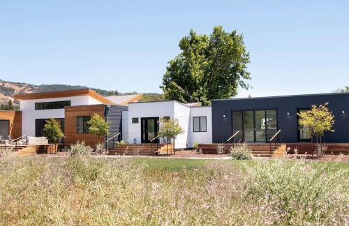 Year-Round Heated Pool - Hot Tub - Fire Pit - Lawn - Foto 14