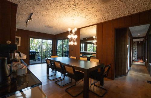 Retro Retreat with Hot Tub, Sauna & Arcade - Foto 16