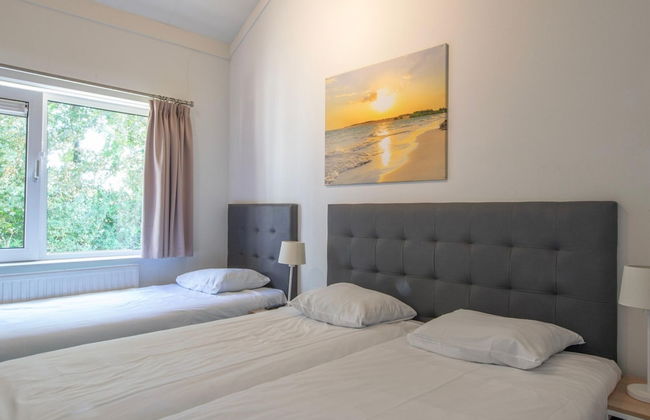 Bungalow in Zeeland Near Sandy Beaches - Photo 4