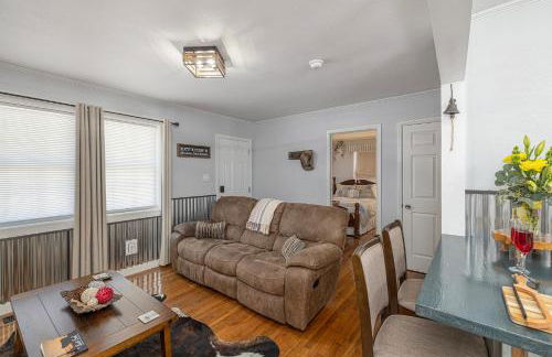 Country Cow Flair with Large TVs, Ample Parking, Nintendo, EV Ready - Photo 7