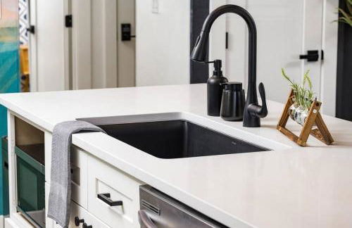 Wild West Disco Haus 2! New Hot Tub, Patio + Gym - Foto 42