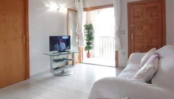 APARTAMENTOS ROSI - 5-10 Minute Walk To La Zenia Beach, Sea View, Beach Bar, Cliff Walk, Shops, Paddys Point, Cabo Roig - Free fast Fibre Optic Broadband, Free Parking - Foto 4