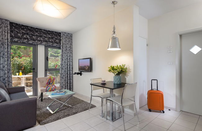 Rafael Residence - Photo 12