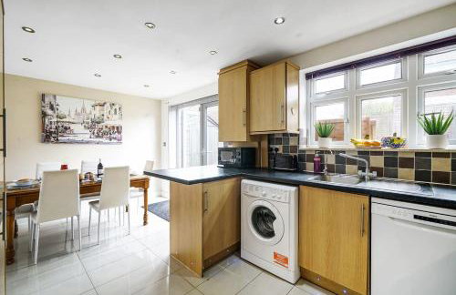 4BR 6Beds 3 Bath Private Parking Garden Kings Cross 25 min & Harry Potter - Foto 22