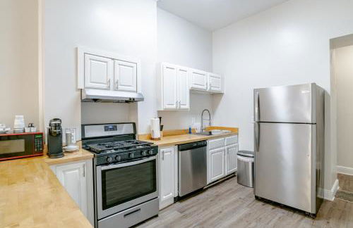 Newly Renovated Downtown Apartment in the Historic District, Quiet Street! - Photo 3