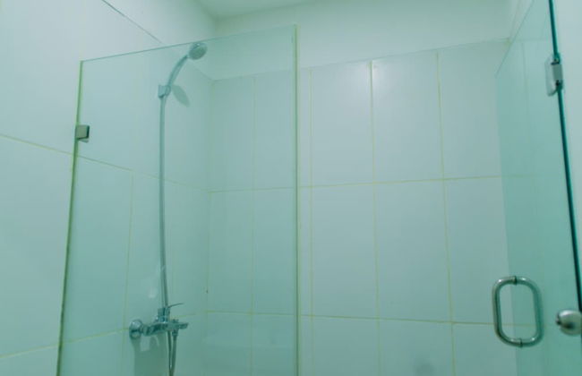 Comfortable and Simply Studio Apartment at Tamansari Skylounge - Foto 12