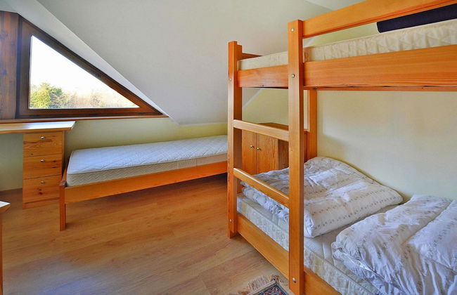 Holiday House by the Lake With a Fireplace - Photo 9