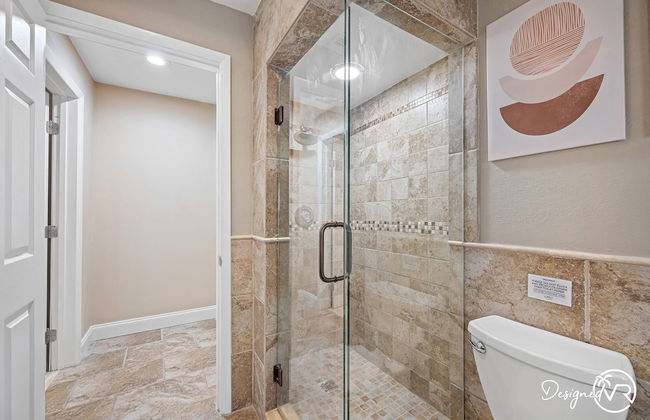 8BR Villa with Heated Pool Near Beach - Foto 57