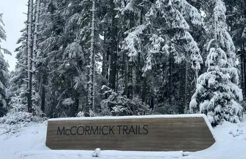 Serene Port Orchard Retreat - 3BR 3BA with Trails and Amazing Views - Foto 46