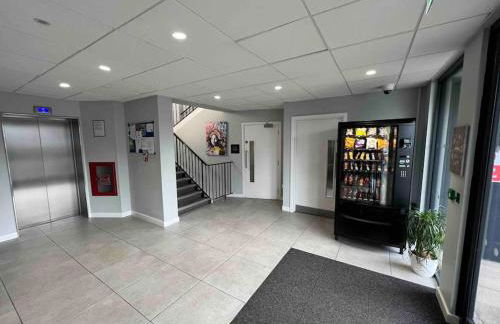 BeeStay - Cosy 1 bed flat in the heart of Cheadle Hulme - Photo 11