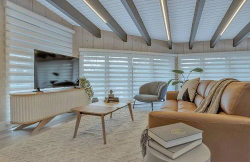 Stunning 2 Story Villa with Pool - Photo 23