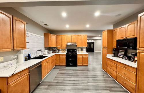 Sleeps 24+ Luxury house Near Chicago 12 king beds - Foto 7