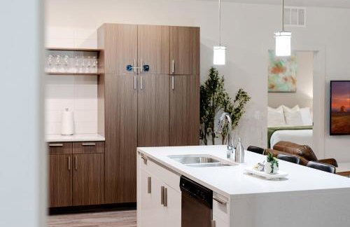 Convention Ctr Bespoke Beauty - 2BD Pool,Gym,Hot tub,Pkg - Foto 18