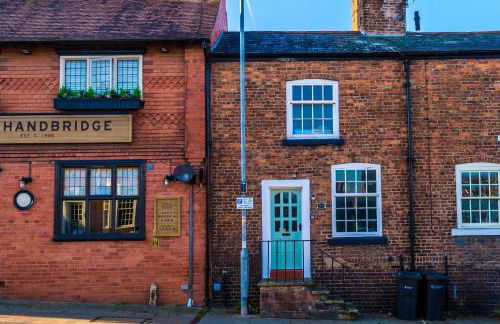 Charming 1-bed house in Chester by 53 Degrees Property, Ideal for Couples & Business, Amazing Location - Sleeps 4 - Photo 24