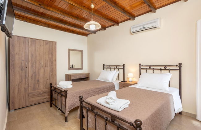 Villa Elia Large Private Pool Walk to Beach Sea Views A C Wifi Car Not Required - 1978 - Foto 39