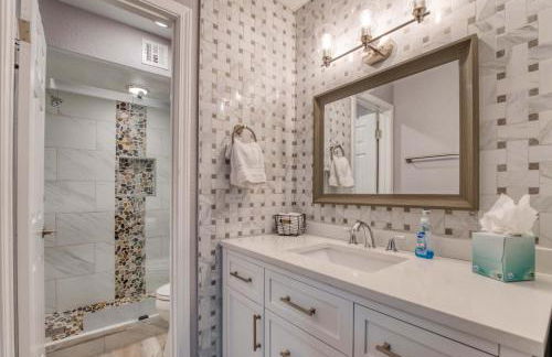 2BR Sleeps 6 Pool BBQ Gym Hot Tub & Bar Hopping! - Foto 24