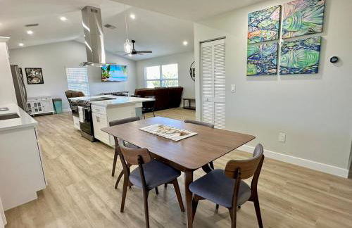 Tranquil Lakeview Home w Porch Bokeelia Retreat - Foto 23