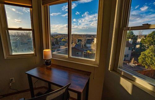 Hillcrest Chalet - Spa - Firepit - Views - USAFA - Foto 22