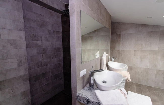 4 Bed Villa Estate Sleeps 7 - Pool, Garden, Sauna - Photo 14