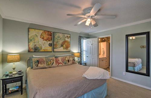 Walk to Galveston Beach Pet-Friendly Home with Deck - Foto 13
