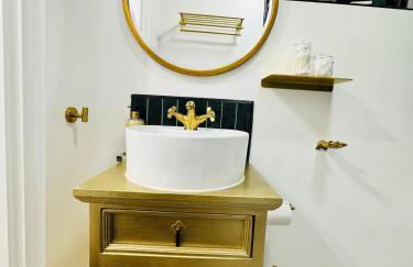 Designer 2 Bed Luxury Apartament with Private Garden in London - Foto 18