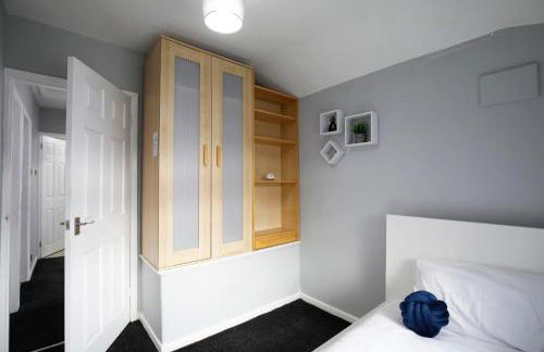 Spacious 3BR by Avalora Shortlets & Serviced Accommodations Queensway with big garden, Near train station - Foto 47