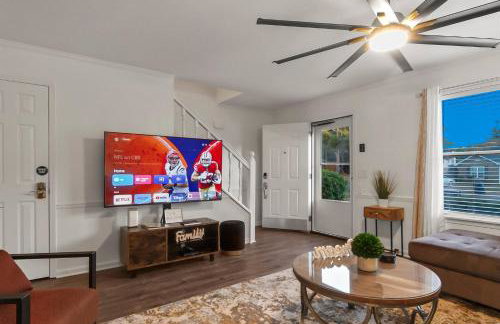 Day Dreamer minutes to Stadium with Fire pit and Parking - Foto 40