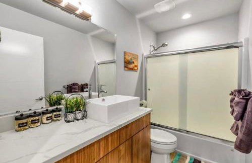 Modern Fortress w with 4 Decks AC in all rooms Gym - Foto 40