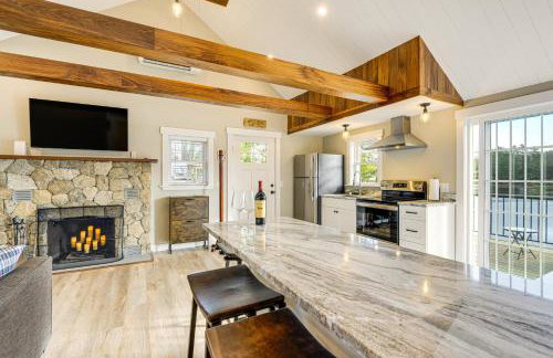 Modern Waterfront Gem w/ Dock on Lake Monomonac - Foto 1