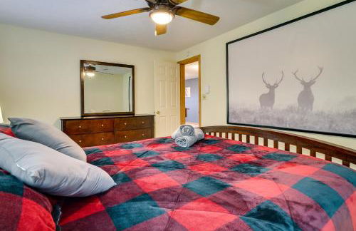 Hot Tub, Game Room! Poconos Home 22 Mi to Slopes - Foto 20