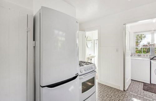 Charming Eugene Retreat Private Hot Tub and Yard! - Photo 13