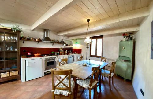 Iconic Italian Townhouse w Rooftop Terrace & Mountain View, Pigna - Foto 18