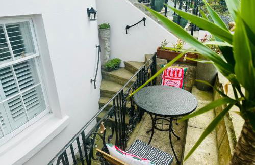 Bay escape beach apartment steps from the sea - Foto 14