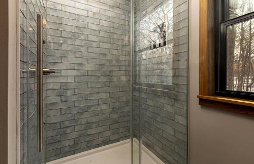 Chic Modern Cabin with Jacuzzi Ideal for Couples in Carbondale, Illinois - Foto 29