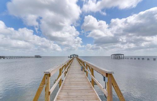 Pet-Friendly Port Arthur Retreat with Fishing Pier! - Foto 1