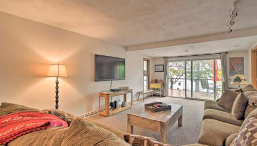 Spacious Lakehouse with Deck, Kayaks, and Dock! - Foto 2