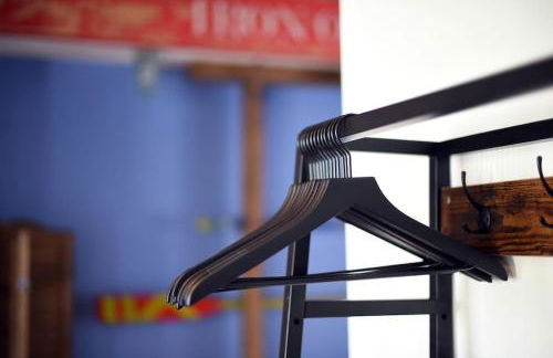 HostWise Stays - The "Row" House - Beautiful Space, Two King Beds - Photo 42