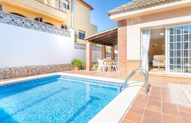 Del Pi in Blanes With 4 Bedrooms and 3 Bathrooms - Photo 20