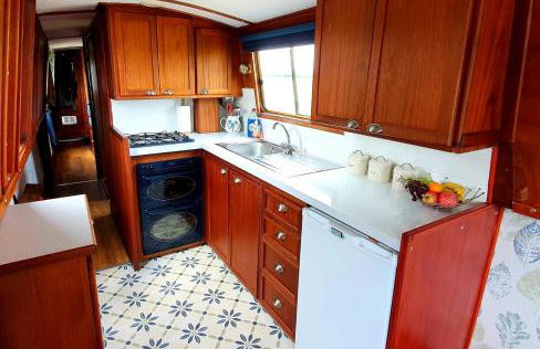 Narrow Escape - 50ft Boat on the Grand Union Canal, near Tring - Photo 4