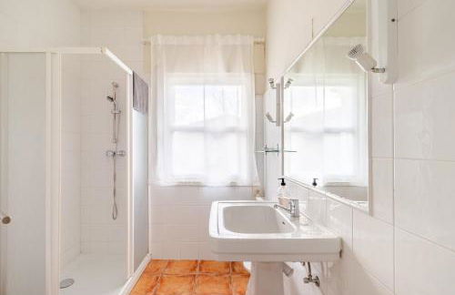 Casa con Jardín Enorme y Vistas Espectaculares Cerca de Pechon - Foto 10