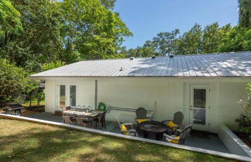 UF SUNSHINE HOUSE - Patio & BBQ - Chef Kitchen - EV Car Station - Upscale Neighborhood! - Foto 27