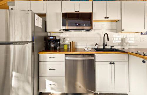 Canyon Family Yurt Cabin - Hot Tub Loft Full Kitchen & Bath - Photo 10