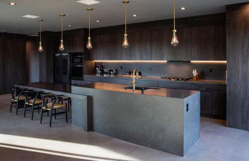 Black C House Modern w pool spa - Photo 18