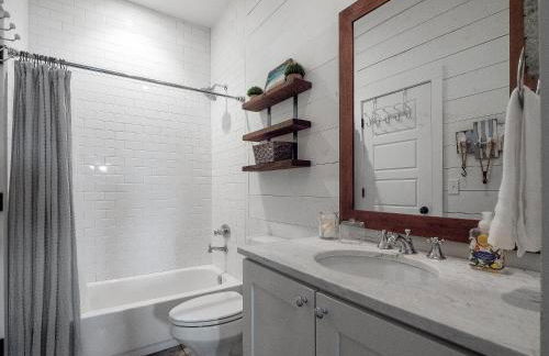 Central Perk - Pet Friendly, Luxury Cabin Feel, Kayaksand Coffee! - Foto 21