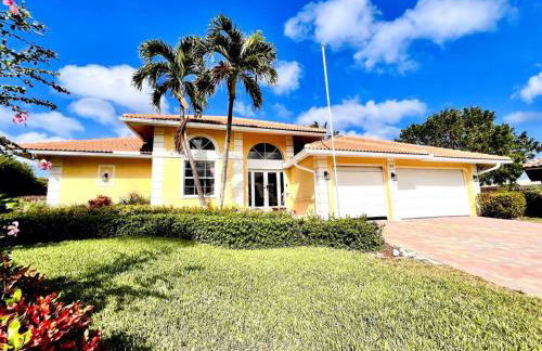 Waterfront Home With Heated Pool/Jacuzzi and only 1mile to beach - Foto 3
