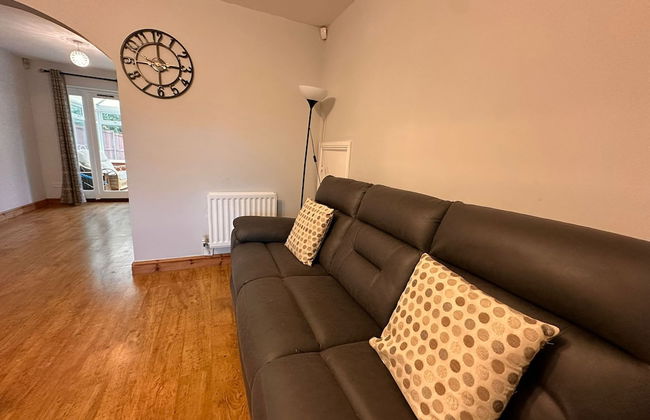 Stunning 4 Bed House With Parking in Wolverhampton - Foto 5