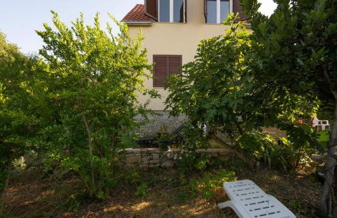 Cozy Apartment In Zlarin With Wifi - Photo 10